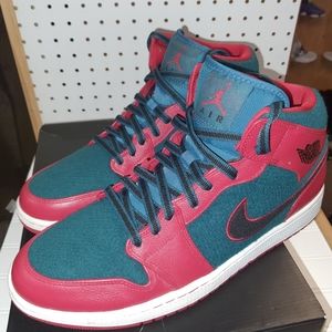 Air Jordan Retro 1 Mid